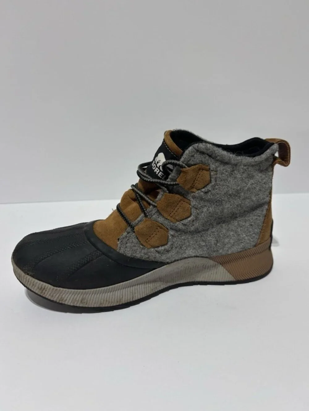 Sorel Women’s Out N About III Gray Winter Booties, Size 8 M